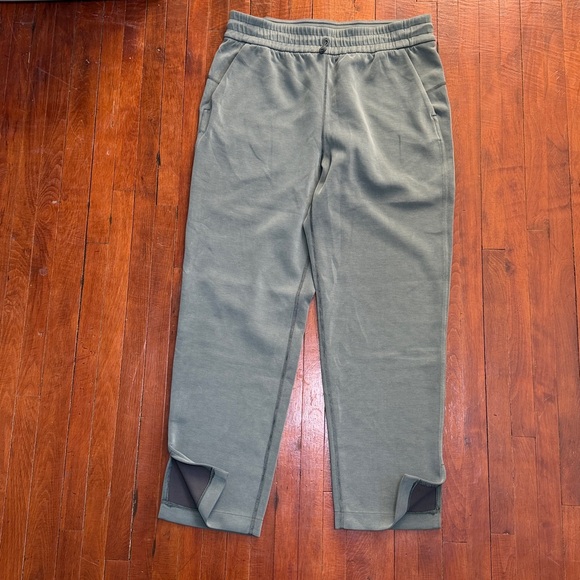 Lululemon Softstreme Straight Leg Split Hem 23” Crop - 8 - Smoked Spruce - NWOT! - Picture 3 of 9